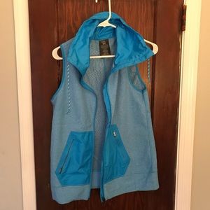 Under armour vest size small